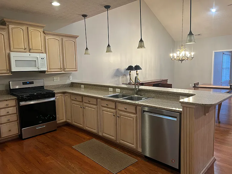 10317 Trellis Crossing Ln — Photo 6