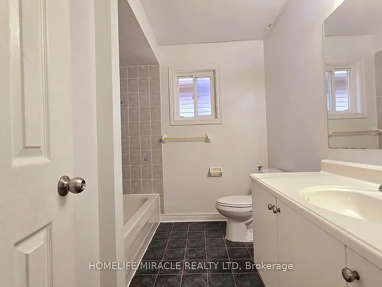 34 Ridgemore Cres — Photo 8