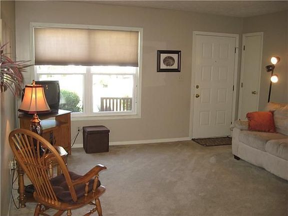 3rd image of 815 Moss Oak Ct