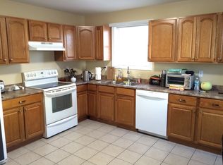 40 Orchard St, Springfield, MA 01107