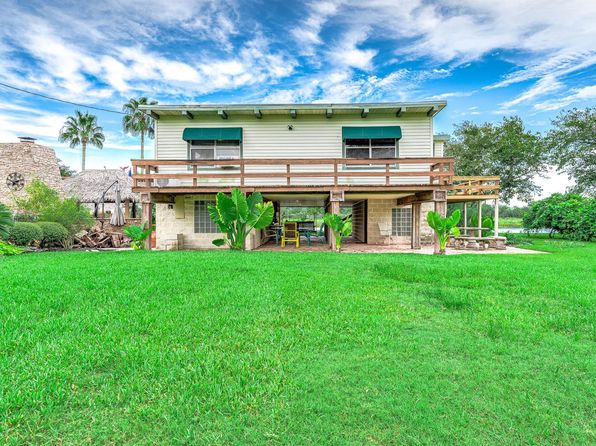 325 Palm Dr