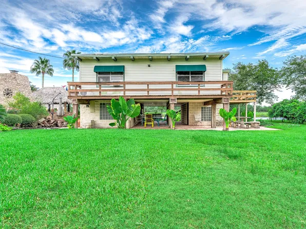 325 Palm Dr, Liverpool, TX 77577