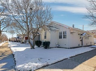 5557 W Warwick Ave, Chicago, IL 60641
