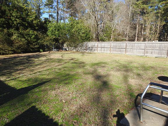 4th image of 73 Sassafras Dr