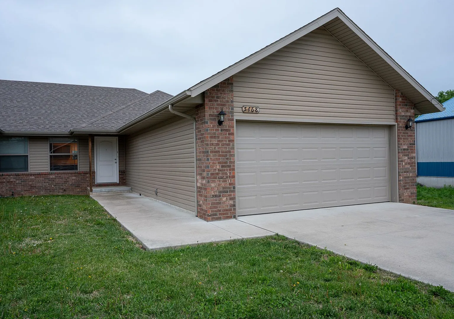 3 Bedroom Duplex with a fenced in yard in Battlefield, MO — Photo 1