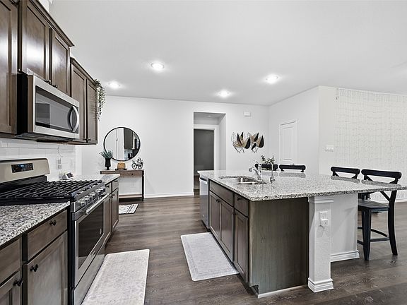 4th image of 505 Auburn Forest Dr
