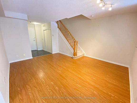 3rd image of 28 Sommerset Way #1116