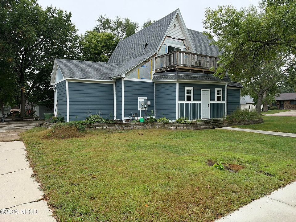 1st image of 304 4th St SE