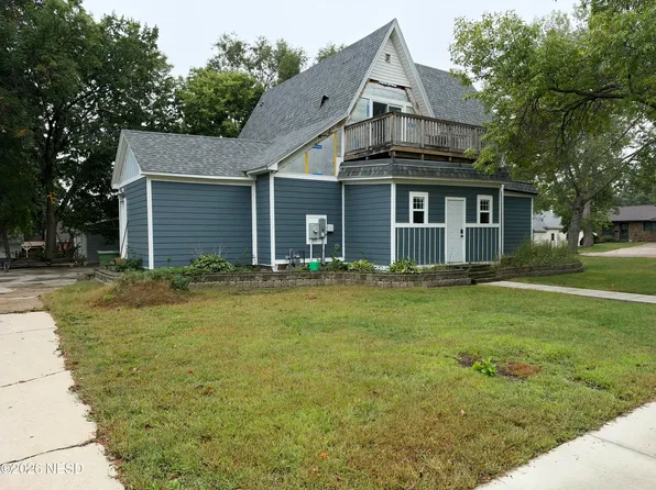 304 4th St SE, Watertown, SD 57201