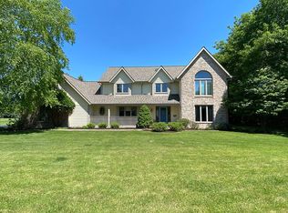 N18W28992 Golf Rdg S, Pewaukee, WI 53072