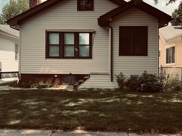 913 Chestnut St, Waukegan, IL 60085