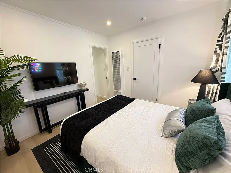 1123 1/2 N Vista St — Photo 11