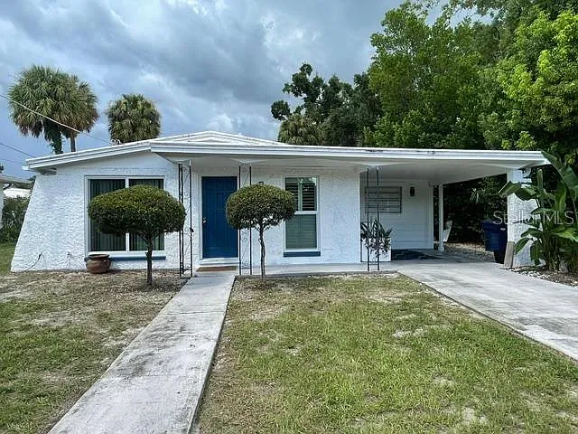 3 bed, 1.0 bath, 1012 sqft, $2,800 — Photo 1