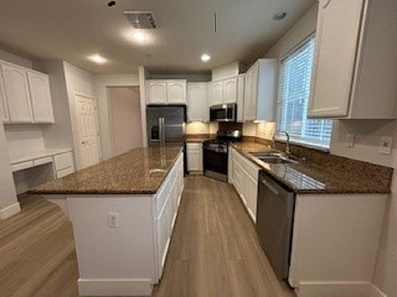 4th image of 1224 Terrace Dr