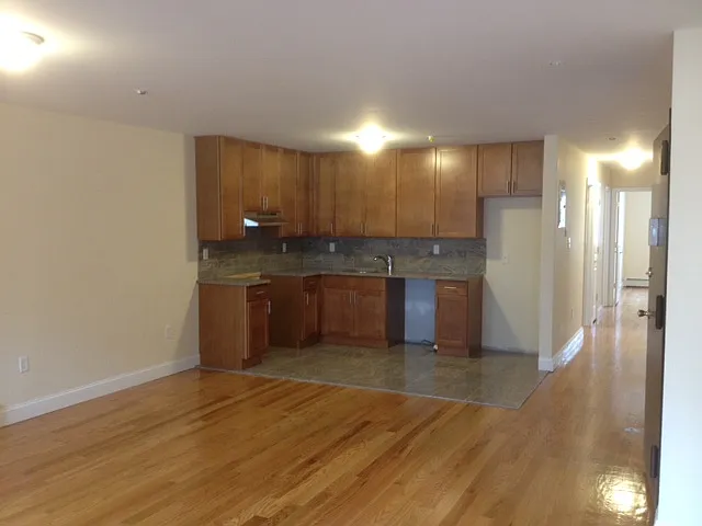 Building Photo - 160-01 Sanford Ave #2