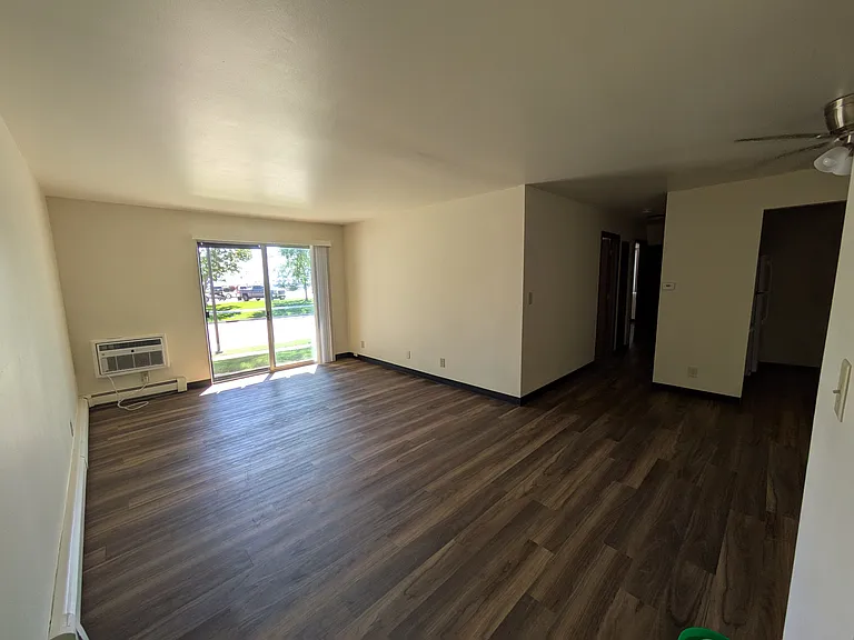 Chateau Apartments — Photo 5