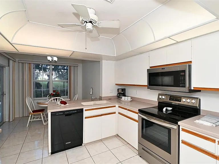 3866 Surrey Ct — Photo 19
