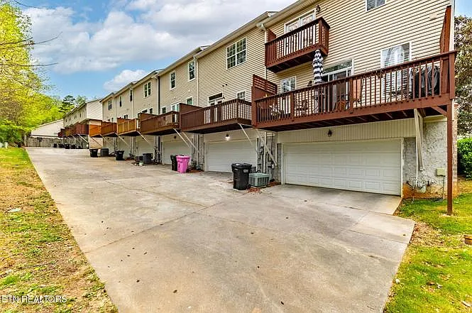 10708 Prince Albert Way — Photo 34
