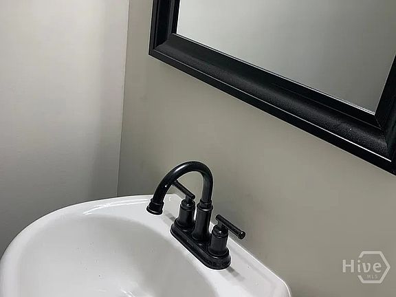 4th image of 1015 Bowden St