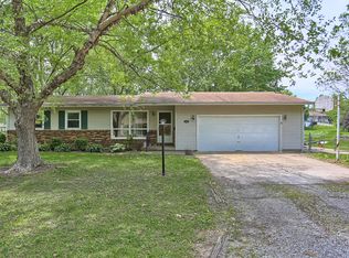 401 Timberview Dr, Mahomet, IL 61853