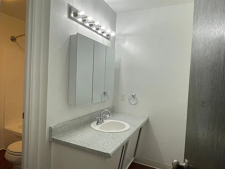 Harvin Apartments — Photo 34