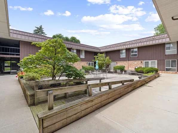 4225 West Rivers Edge CIRCLE #17, Brown Deer, WI 53209