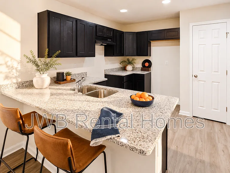 11137 Pine St — Photo 3