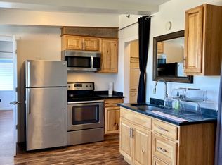 916 34th St #B, Anacortes, WA 98221
