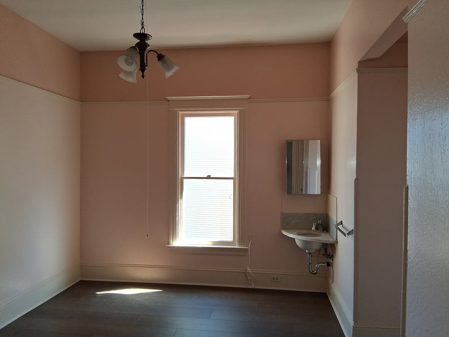 5 bed, 2272 sqft, $1,200 — Photo 4