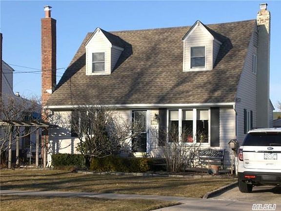 3rd image of 1014 Bowling Green Dr