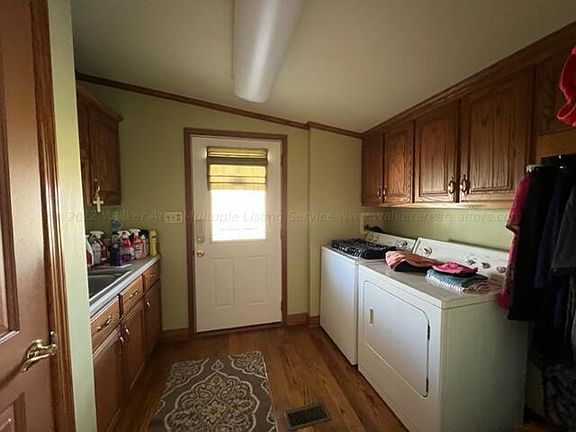 4th image of 21 Lakeshore Dr