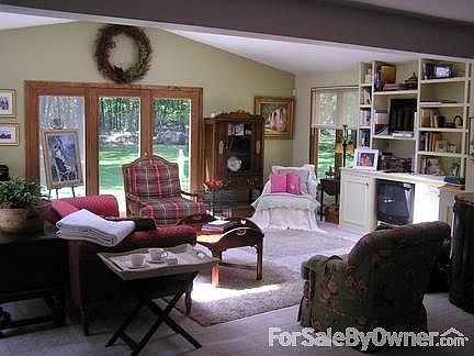 2nd image of 286 Varnum Dr