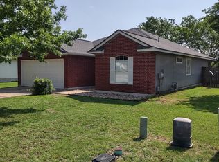 214 Meadowside Dr, Hutto, TX 78634