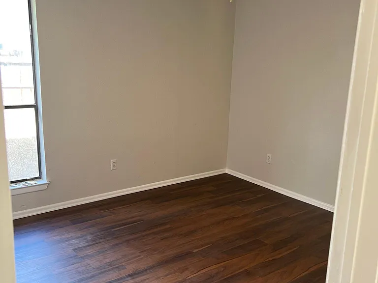 311 Ivy Ln — Photo 5