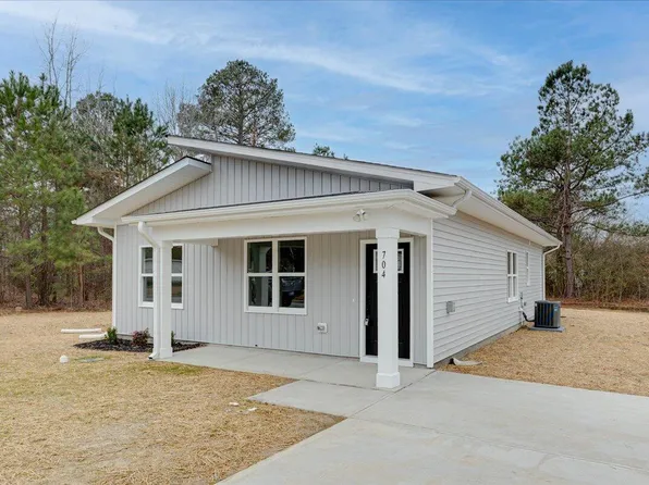 704 East St, Smithfield, NC 27577