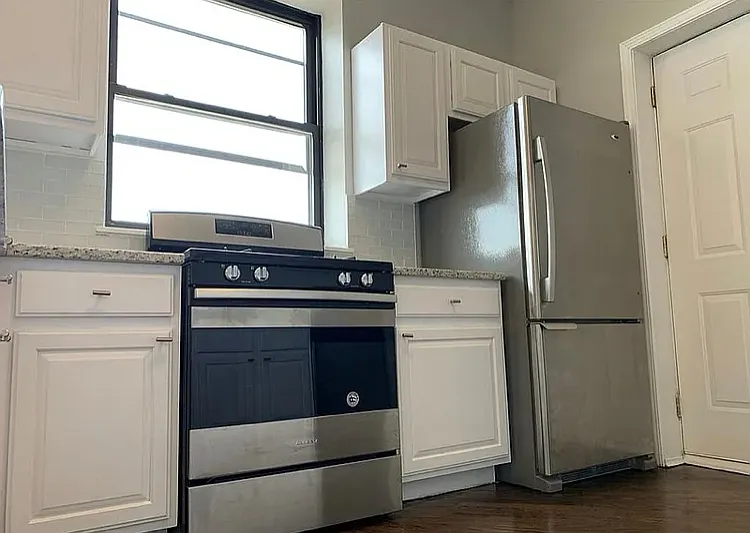 4549 S Michigan Ave #3 — Photo 1