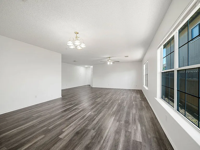 7839 Bypass Shls — Photo 4