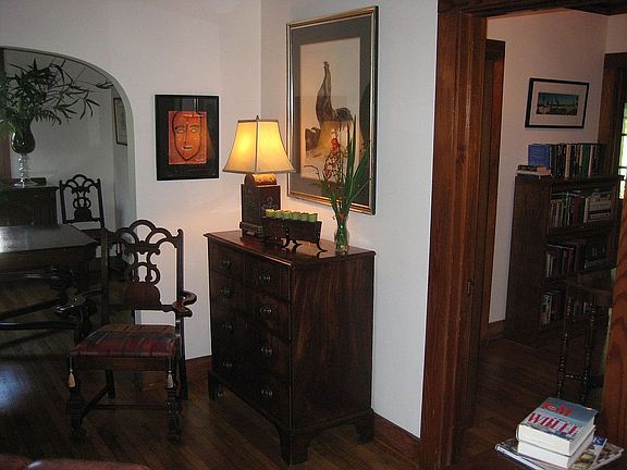 4th image of 1013 E Mallory St