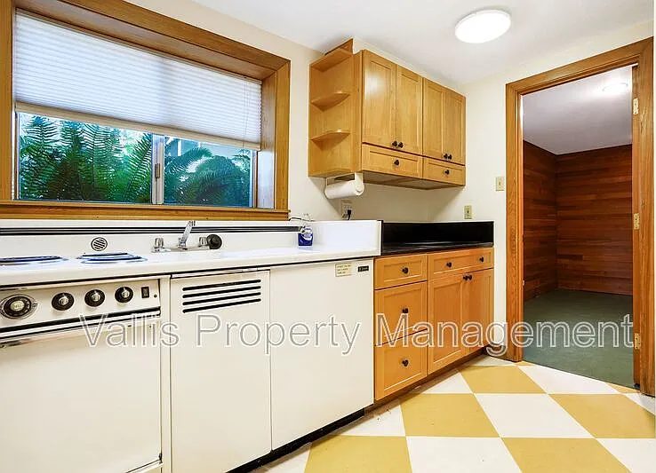 2185 Trade St SE — Photo 8