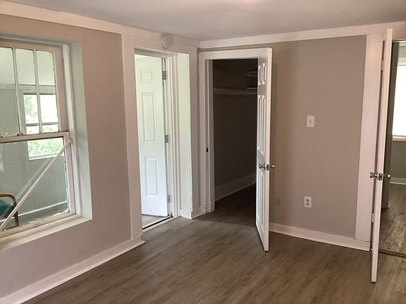 4th image of 3827 Graceland Ave