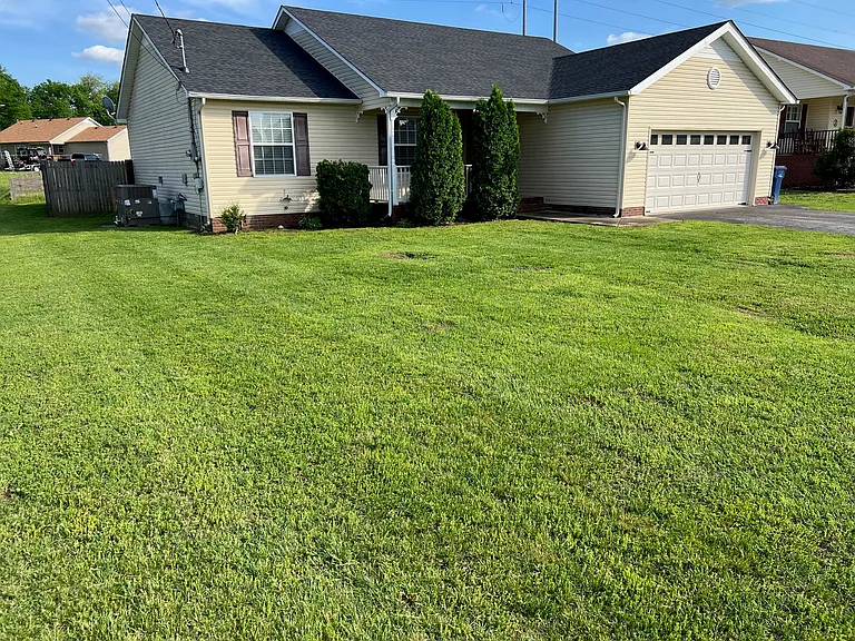 1037 Creekview Dr — Photo 1