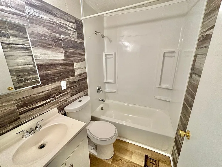 3911 Larkwood Ave — Photo 6