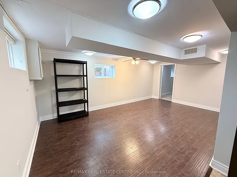 18 Mackenzie Dr #BASEMENT — Photo 10