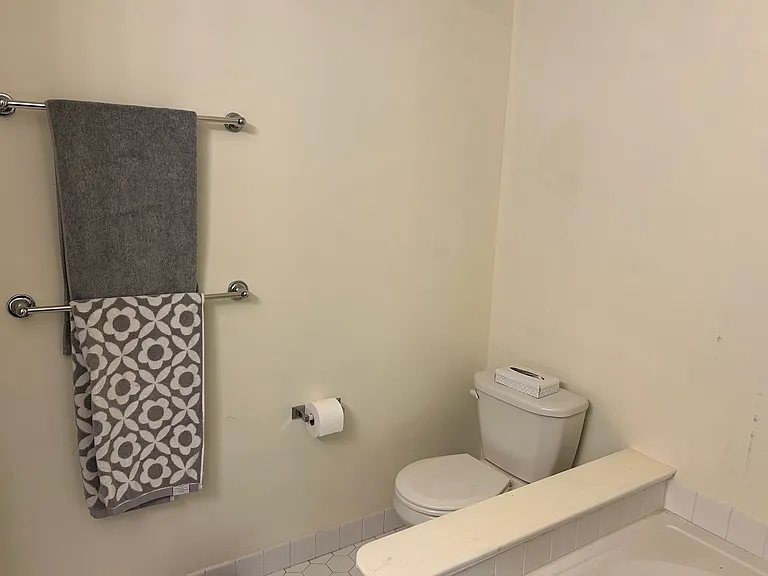 2202 Foxmeadow Dr — Photo 3