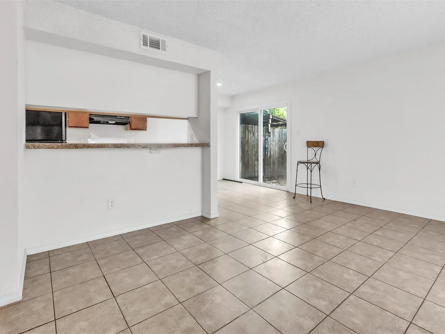 5805 Cougar Dr — Photo 3