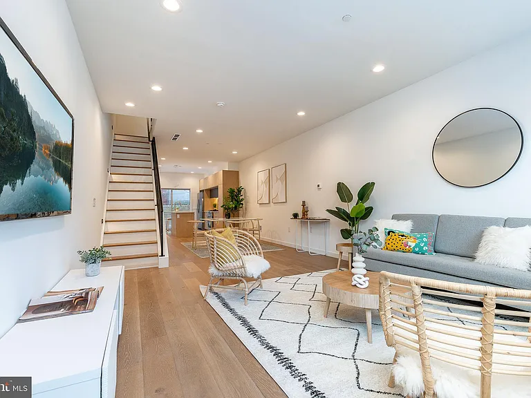 2925 W Master St — Photo 16