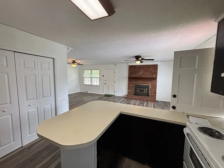 801 Bethpage Rd — Photo 4