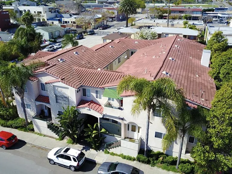 1050 Scott St — Photo 3