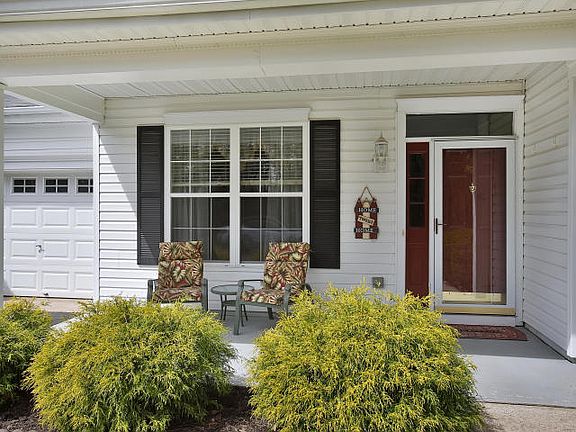 3rd image of 121 Greenlawns Dr