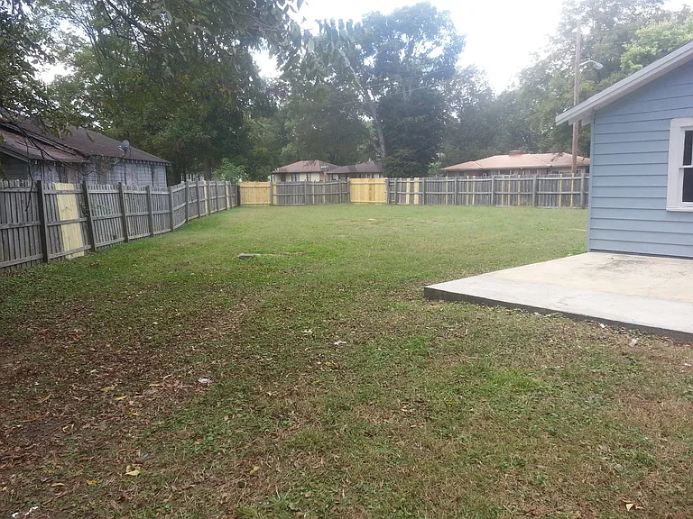 1043 Jackson Blvd — Photo 3